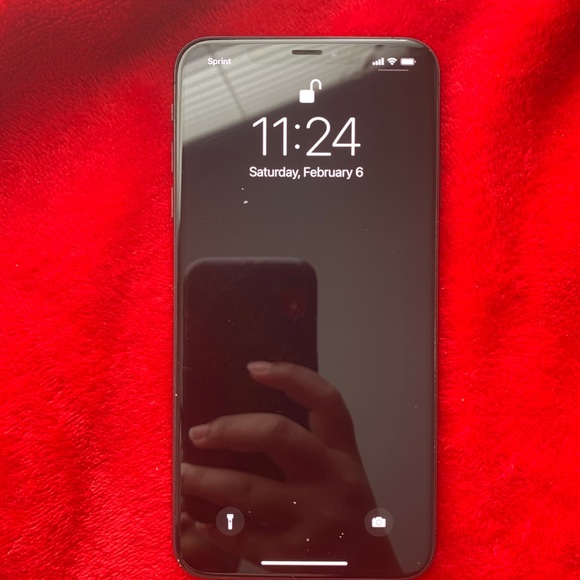 iPhone XS Max - Picture 2 of 6